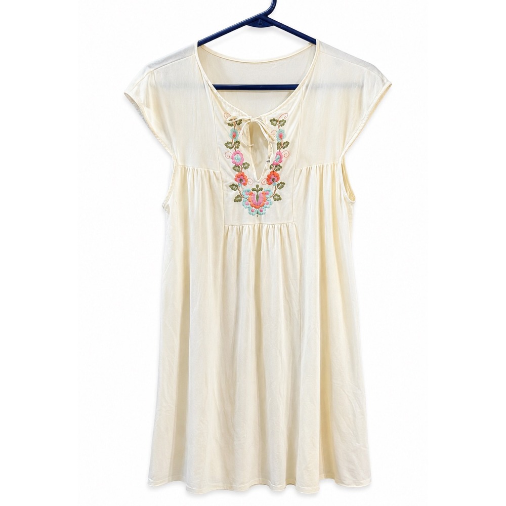 Vintage 1970s White Nylon‎ Nightgown Floral Embroidered Lounge Dress USA Made M